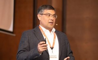 Рустам Якупбаев поделился трендами на устойчивость в цифровизации на конференции No-code Almaty.